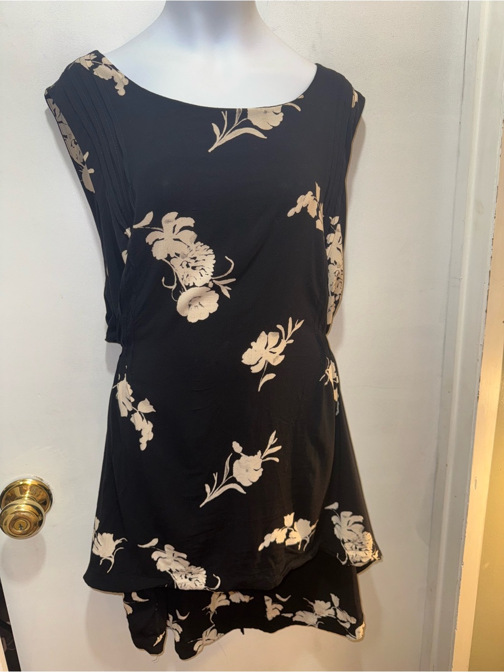 Black Floral Sleeveless Women's Top - Elegant Layered Design